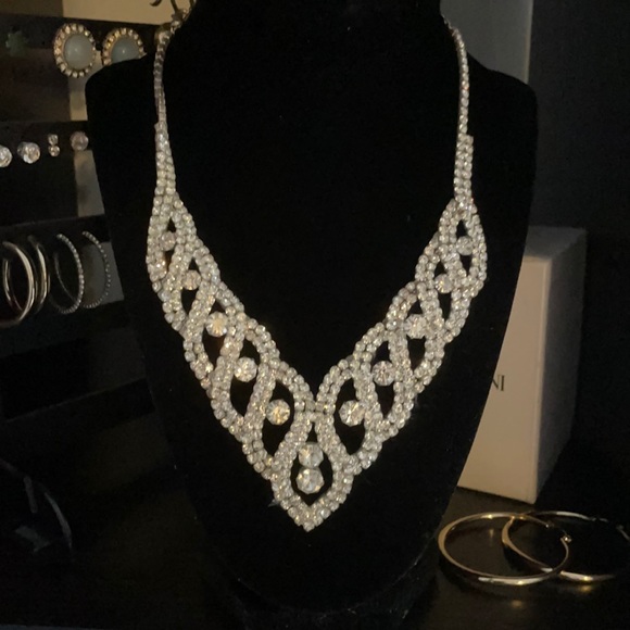 Jewelry - Beautiful necklace
